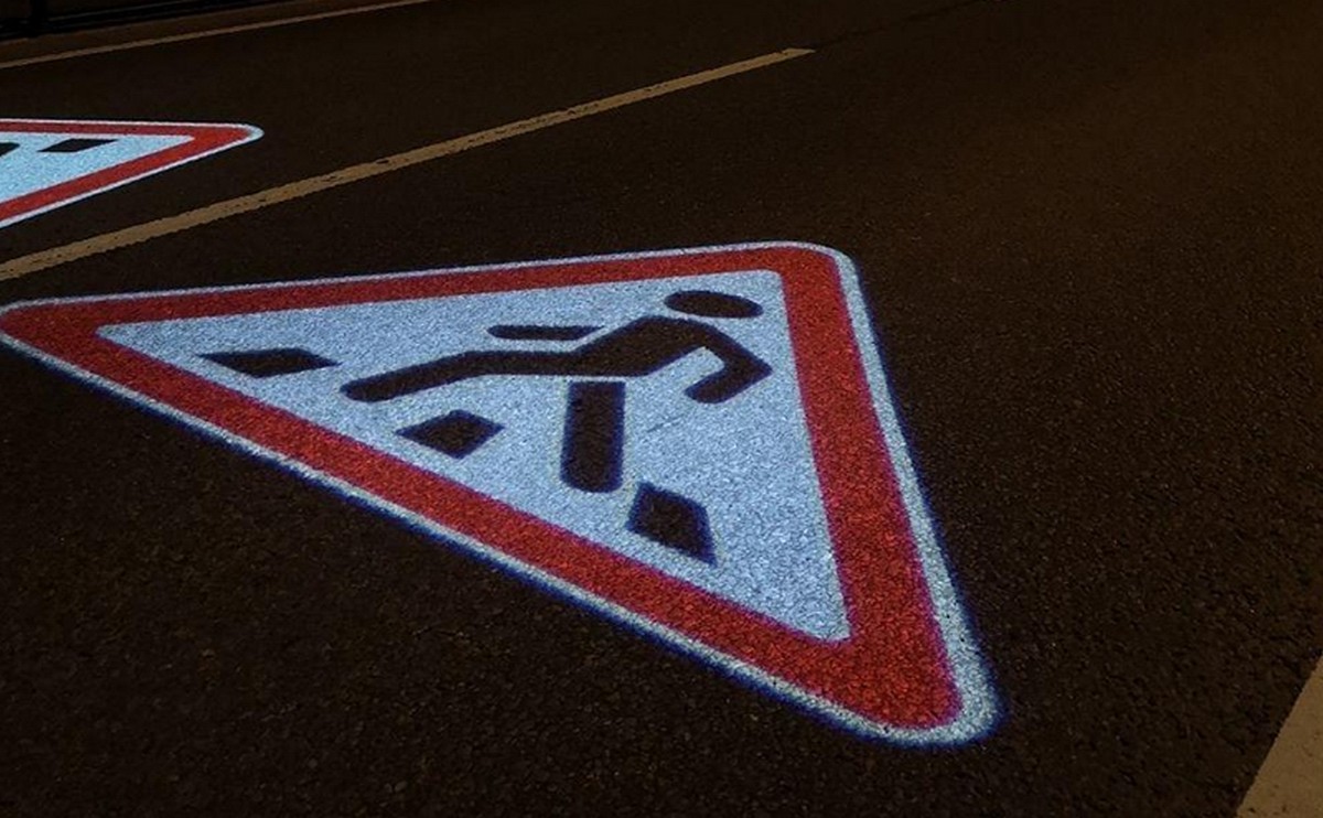 projekcja gobo logo na zewnątrz lub wewnątrz